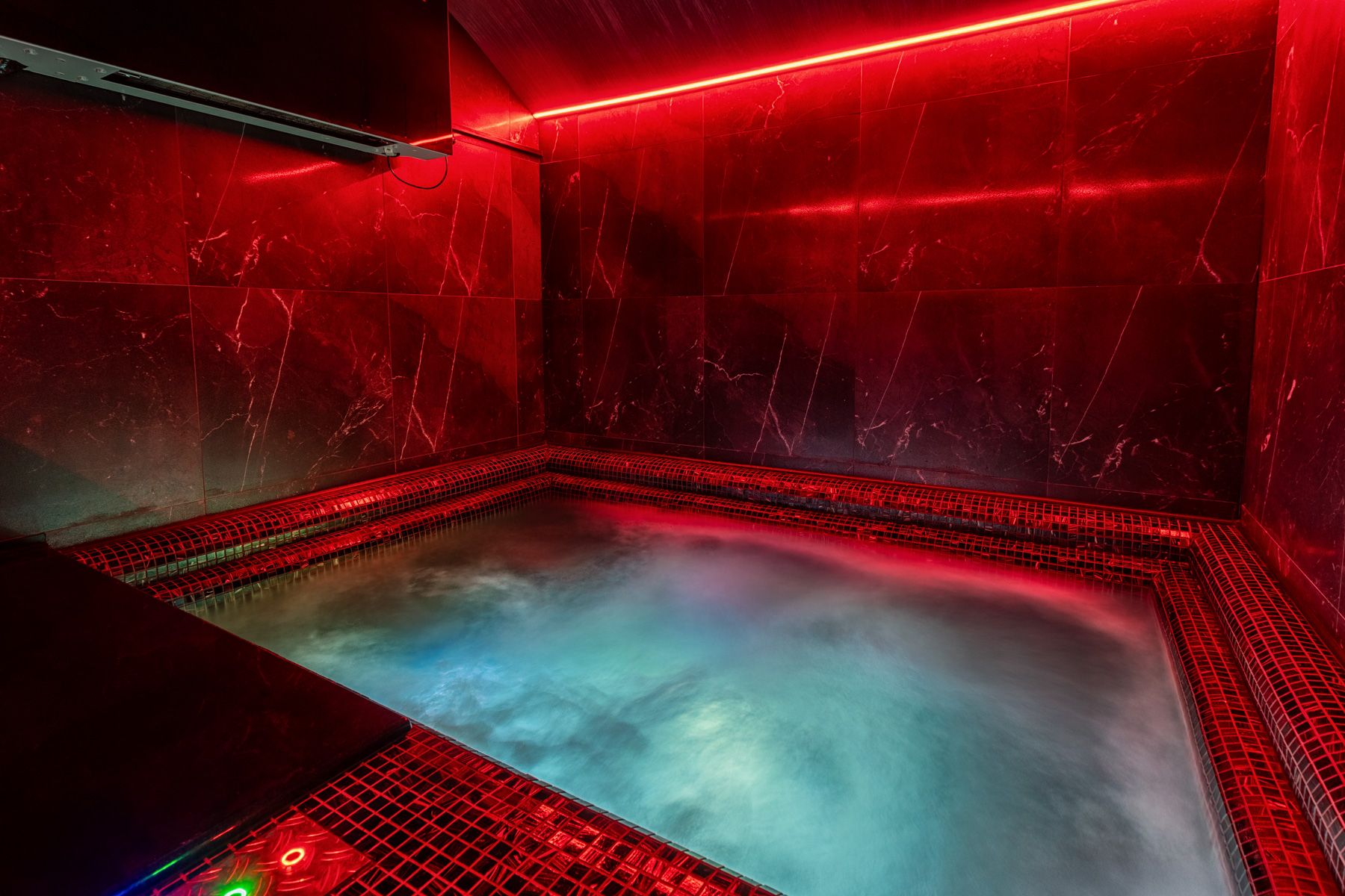 Privátní vířivka v Praze: Kde si užít jacuzzi jen pro sebe